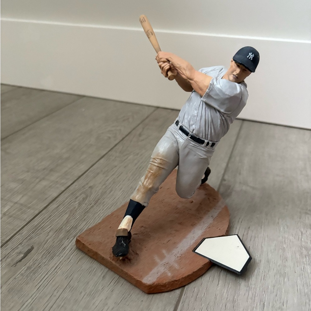 McFarlane New York Yankees Roger Maris Baseball Player Figurine 6”